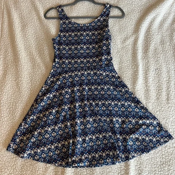 Divided H&M Blue and White Patterned Mini Dress Women's Size 6 Flowy - Picture 1 of 2